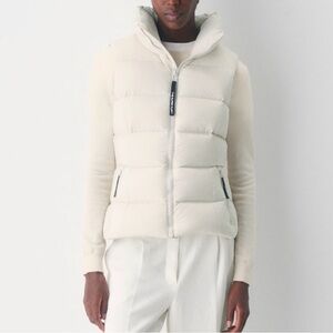 Aritzia Matte Pearle Superpuff Snug Vest